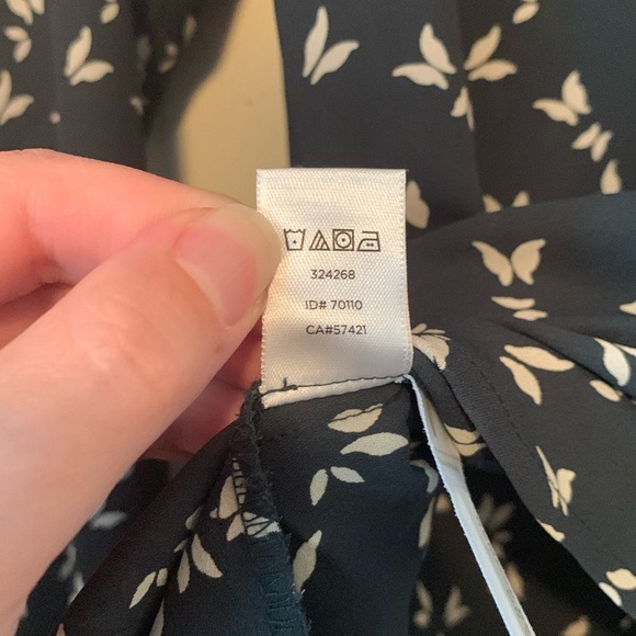 LOFT Butterfly Pattern Dark Green Collared Button Up Long Sleeve Top Size Small - Picture 7 of 7